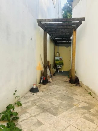 Imagem Descubra o conforto de viver em uma casa espaçosa e bem localizada!
Construída em 2013, esta linda...