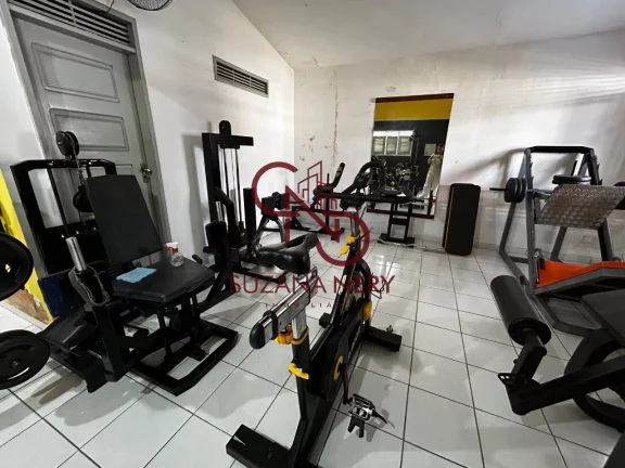 Imagem Prédio comercial com uma casa, 2 lojas e 11 kitinets