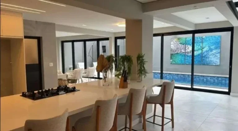 Imagem Casa para Venda em Praia Grande, Canto do Forte, 3 dormitórios, 3 suítes, 2 banheiros, 5 vagas