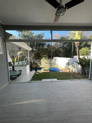 Imagem sta casa encantadora está situada em um ambiente tranquilo e seguro, proporcionando uma experiênci...