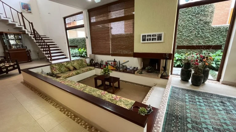 Imagem CASA EM CONDOMINIO FECHADO COM 4 SUÍTES,5 VAGAS DE GARAGEM,VARANDA GOURMET COM CHURRASQUEIRA,SALA COM 2 AMBIENTES E SALA DE ESTAR.