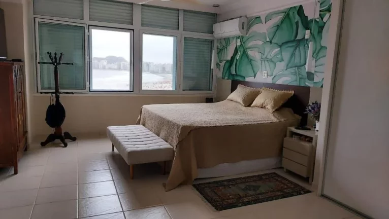 Imagem PITANGUEIRAS - FRENTE TOTAL AO MAR C/ MARAVILHOSA VISTA DA PRAIA DE PITANGUEIRAS E ASTÚRIAS, REFORMADO E DECORADO, 280 M² ÚTEIS, 02 VAGAS DE GARAGEM