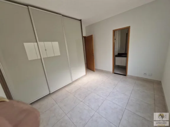 Imagem Casa para Venda em Aparecida de Goiânia, Vila Brasília, 3 dormitórios, 1 suíte, 2 banheiros, 2 vagas