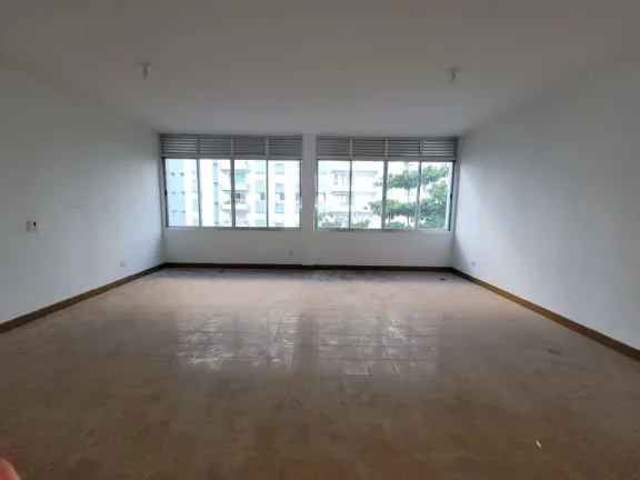 Imagem ASTÚRIAS - LOCALIZAÇÃO PRIVILEGIADA, UMA QUADRA DA PRAIA, AMPLO APARTAMENTO COM 100 M² ÚTEIS, GARAGEM DEMARCADA NO PRÉDIO, SERVIÇO DE PRAIA.