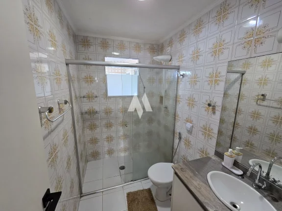 Imagem Apartamento para locação com 3 dormitórios, 1 suíte, a uma quadra da praia, 1 vaga demarcada