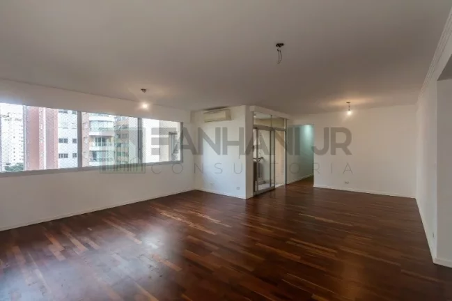 Imagem Imperdível: Apartamento para locação no Itaim Bibi, São Paulo-SP! 3 quartos, 1 suíte, 3 salas, 2 banheiros, 2 vagas de garagem e 160m² de área. Venha conferir!