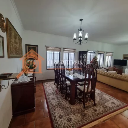 Imagem Sobrado com 3 Quartos à venda, 195m² - Campo Grande