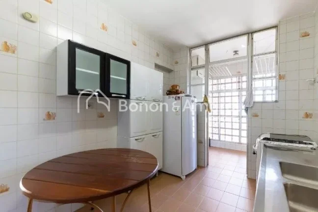 Imagem Apartamento acolhedor à venda, com sala para 3 ambientes, 3 quartos e 1 banheiro, além de cozinha ...