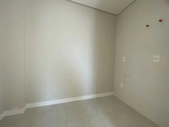 Imagem Apartamento frente mar com 3 dormitórios sendo 1 suíte e 1 vaga em Navegantes/SC