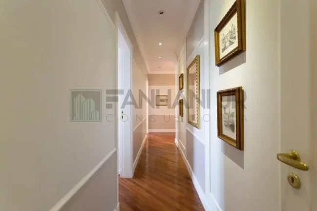 Imagem Venha se encantar com este espetacular apartamento localizado no coração do Jardim Europa, ao lado do Clube Pinheiros e do Shopping Iguatemi. Com 4