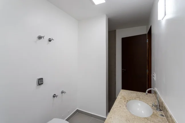 Imagem Apartamento 134M², 3Q, 1 Suíte, 2 Banheiros, 1 Vaga, Armários, Ar Condicionado.