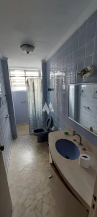 Imagem Apartamento com 228m², quadra da praia do Gonzaga, 3 dormitórios, dependência completa, 1 vaga!