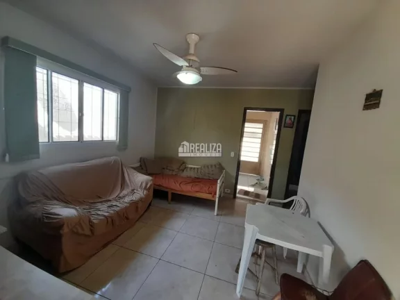 Imagem Casa à venda no bairro Beija-Flor II, Uberaba: 2 dormitórios, móveis planejados.