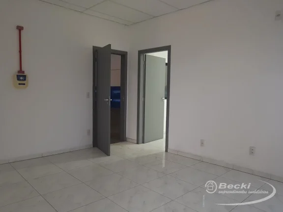 Imagem Galpão 1.500m² com Doca para Alugar em Joinville – Becki
