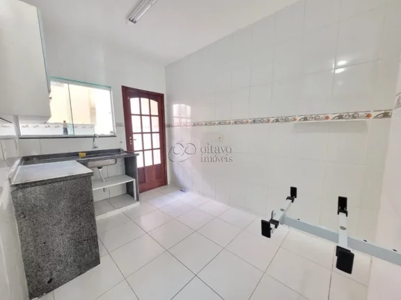 Imagem Imperdível! Casa à venda em Macaé-RJ, bairro Sol E Mar: 3 quartos, 2 suítes, 1 sala, 3 banheiros, 1 vaga, 100m². Confira!