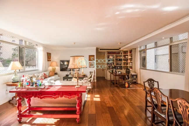 Imagem Apartamento reformado com 183m² à venda na melhor localização dos Jardins, com aparelhos de ar c...