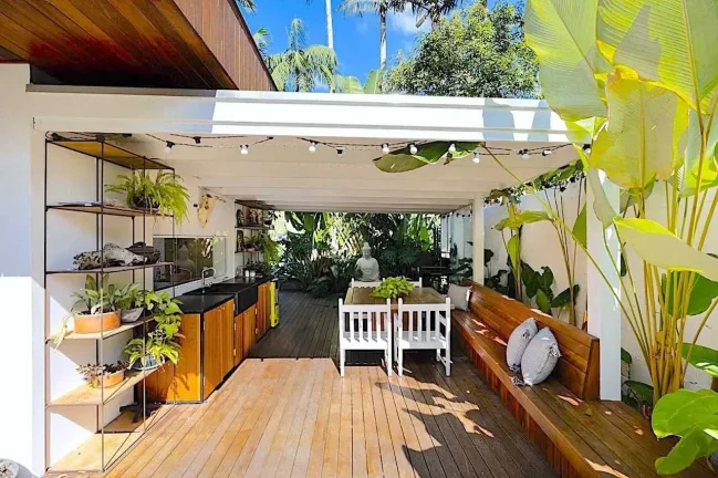 Imagem Casa com 3 dormitórios sendo 2 suítes com jardim e piscina Praia de Taquaras, Balneário Camboriú SC