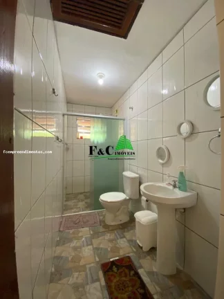 Imagem Casa para Venda em Peruíbe, Vila Erminda, 3 dormitórios, 1 suíte, 1 banheiro, 3 vagas