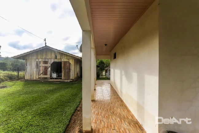 Imagem CASA NA LOCALIDADE FAZENDINHA - RIO NEGRO/PR - Terreno com 1.500m2 - Residência com 150,00m2 - PREÇO DE OPORTUNIDADE.