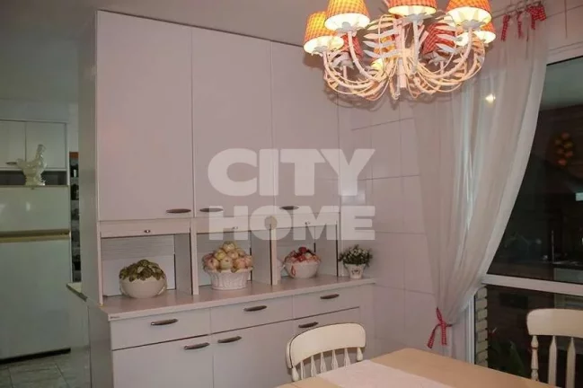 Imagem Excelente apto com 367 m² de área útil no melhor do Panamby. Living enorme, com lareira e varanda...