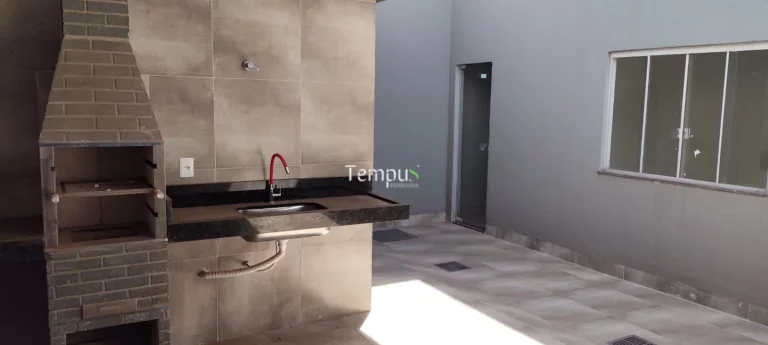 Imagem Casa Nova, com 3 Suítes, área gourmet com Churrasqueira, em Jardim Atlântico, Goiânia/GO