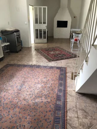 Imagem Linda casa de cinco dormitórios no bairro Nossa Senhora de Lordes.