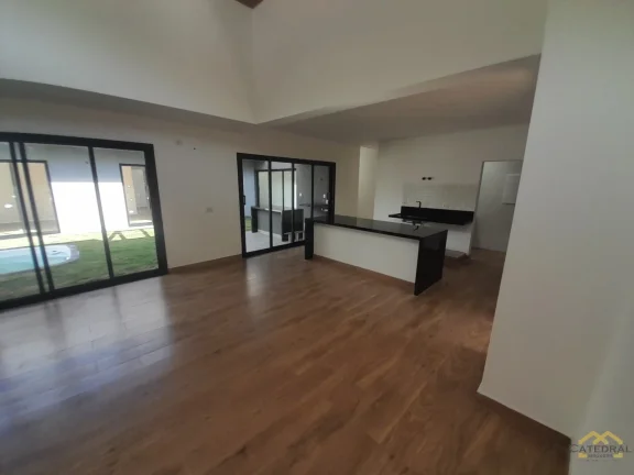 Imagem Casa térrea de esquina a venda no condomínio Villa Verde em Jundiaí.