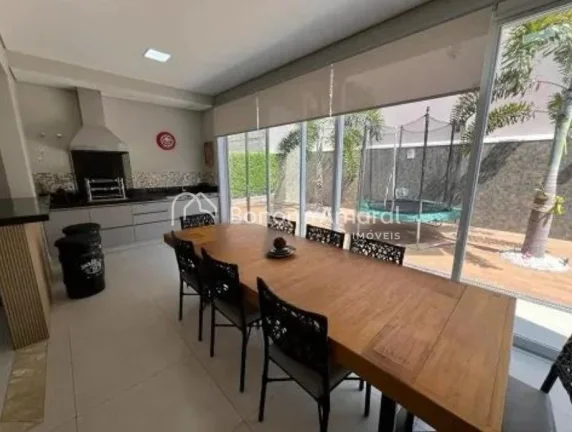 Imagem Linda casa à venda no Condomínio Portal do Jequitibá, em Valinhos/SP, com 3 suítes, todas com va...