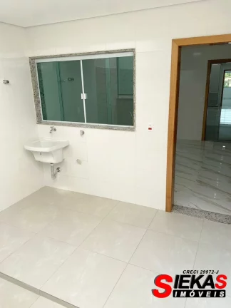 Imagem Imperdível oportunidade de adquirir uma casa de luxo em São Paulo-SP, na Vila Salete! 3 quartos, 3 suítes, 2 salas, 4 banheiros, 4 vagas de garagem e 200m² de área.