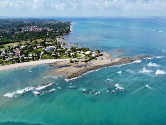 Imagem A 5ª Avenida Imóveis apresenta esse lindo apartamento totalmente decorado no Condominio Villa Azure, na paradisíaca praia da Penha - Ilha de Itaparica