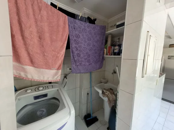 Imagem ASTÚRIAS - NA QUADRA DA PRAIA, MARAVILHOSA ÁREA DE LAZER, APTO REFORMADO E COM GARAGEM NO PRÉDIO.