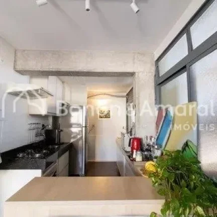 Imagem Apartamento mobiliado, com excelente iluminação natural e em localização privilegiada no Cambuí...
