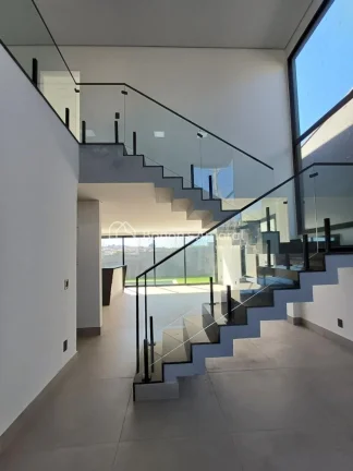Imagem Sobrado à venda em condomínio fechado, com excelente padrão construtivo e ótima distribuição d...
