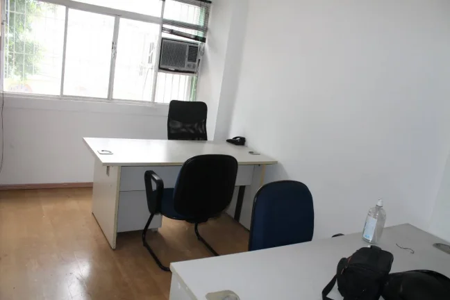 Imagem Sala Comercial 36 m² 200 metros do Metro Se Toda Mobiliada