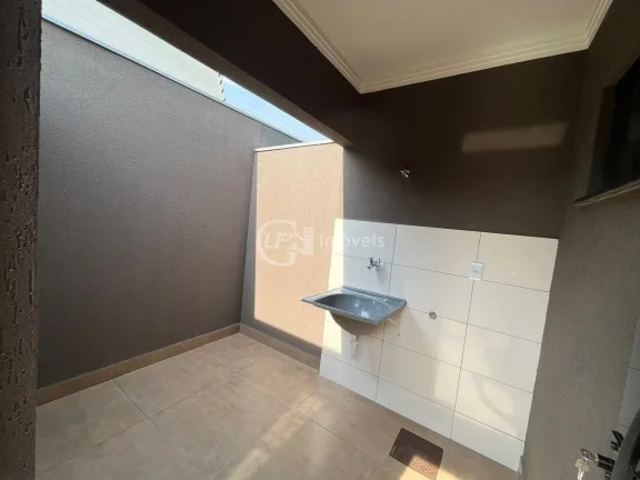 Imagem Imperdível: casa à venda em Campo Grande-MS, bairro Monte Castelo, 3 quartos, 3 suítes, 1 sala, 1 banheiro, 2 vagas, 110m².