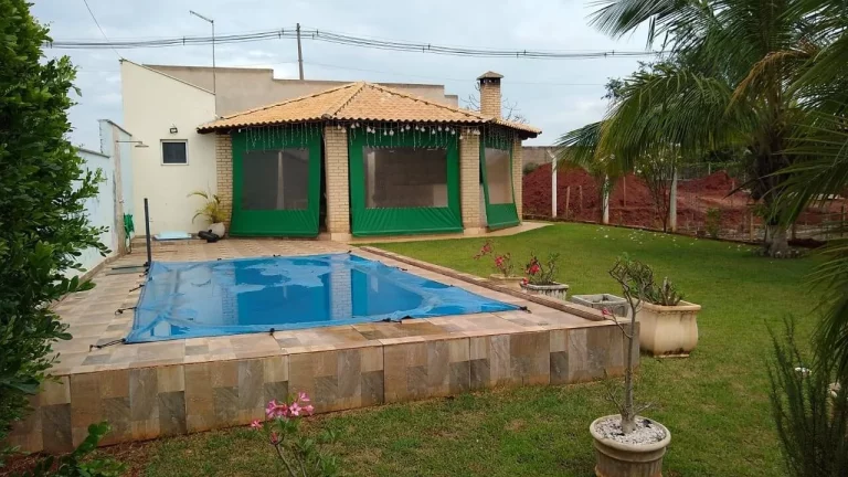 "Seu Refúgio dos Sonhos: Rancho à Venda no Exclusivo Condomínio Acácias!"