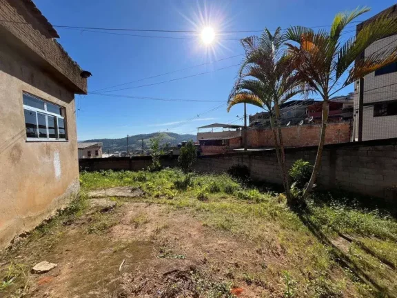 Imagem Oportunidade no São Pedro – Casa com Terreno Amplo e Potencial de Construção!