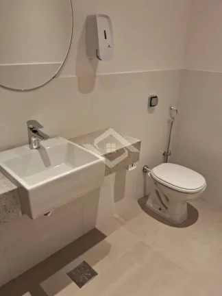 Imagem Apartamento Exclusivo na 3ª Quadra da Praia de Ipanema – 250m²
