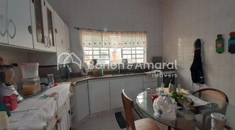 Imagem Localizada no charmoso condomínio Mirante do Lenheiro, esta ampla e aconchegante casa oferece o equ...