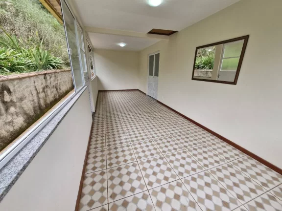 Imagem Vendo estas casas com 20.000m2 de area total e água de nascente.