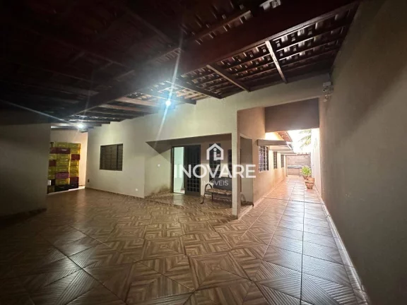 Imagem Casa com 3 dormitórios à venda, 180 m² por R$ 600.000,00 - Jardim Leonora - Itumbiara/GO