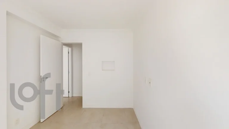 Imagem Apartamento 68M², 2Q, 1 Suíte, 2 Banheiros, 1 Vaga, Varanda.