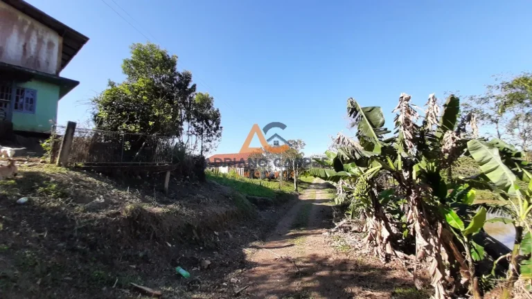 Imagem Adriano Carpes Imóveis vende terreno grande as margens da BR 101 em Balneário Piçarras.