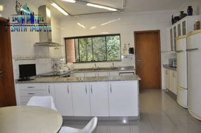 Imagem LINDA RESIDÊNCIA COM 4 SUÍTES, ESTILO GRANJA VIANA, CONSTRUÇÃO DE PRIMEIRA