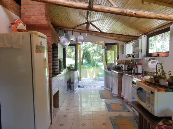 Imagem Linda Chácara em Piracaia: 1600m², Piscina, Lago, Poço, e Mais!