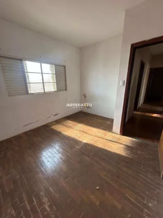 Imagem Casa à venda, com 8 quartos, 240m2