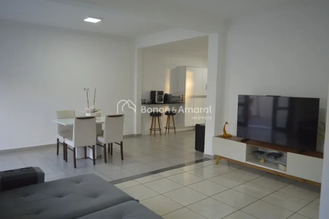 Imagem Linda casa com 3 quartos sendo 1 suíte com banheira de hidromassagem, armário embutido, sala de es...