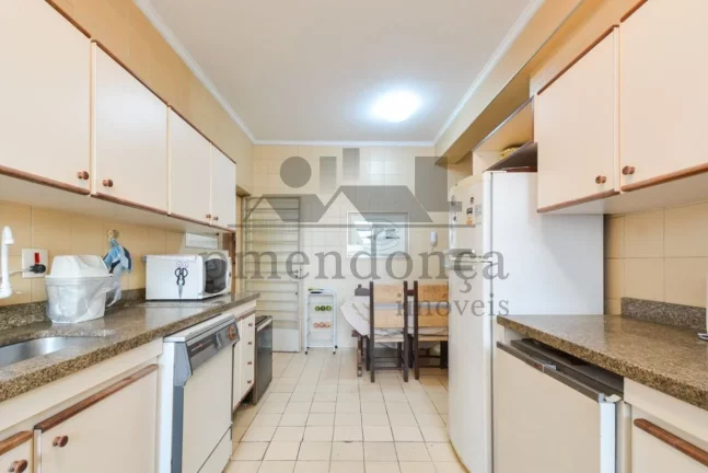 Imagem Apartamento no Jardim Paulista com 239m², 3 quartos (1 suíte) e 1 vaga.