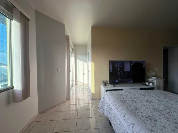 Imagem Casa com 4 suítes e 3 vagas de garagem no Bairro Dom Bosco em Itajaí/SC