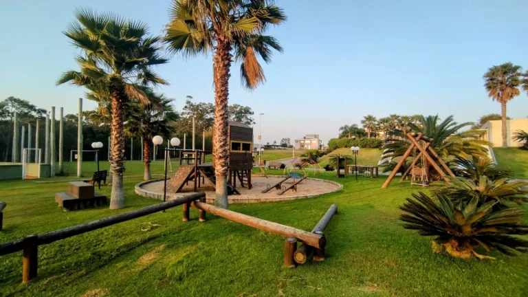 Imagem Terreno em Araçatuba, Imbituba - Condomínio com piscina, quadra poliesportiva e sauna